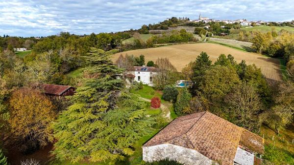 Le Temple-sur-Lot (47110) Maison en pierre rénovée avec piscine et dépendances