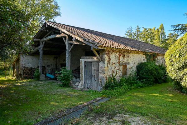 Le Temple-sur-Lot (47110) Maison en pierre rénovée avec piscine et dépendances