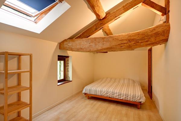 Le Temple-sur-Lot (47110) Maison en pierre rénovée avec piscine et dépendances