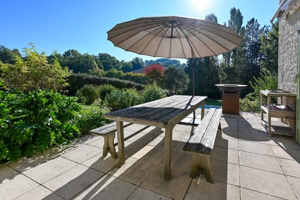 Le Temple-sur-Lot (47110) Maison en pierre rénovée avec piscine et dépendances