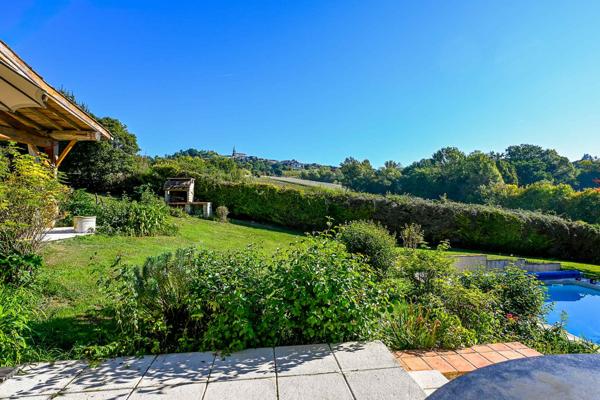 Le Temple-sur-Lot (47110) Maison en pierre rénovée avec piscine et dépendances