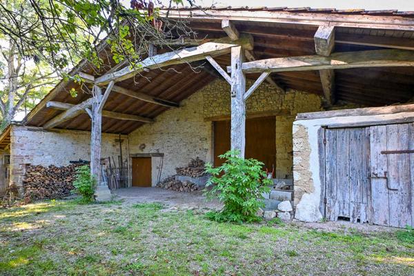 Le Temple-sur-Lot (47110) Maison en pierre rénovée avec piscine et dépendances