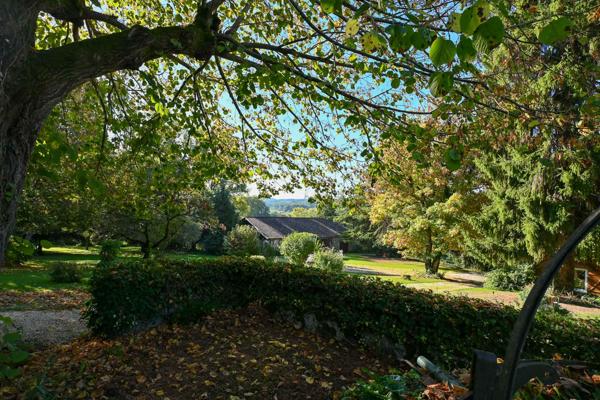 Le Temple-sur-Lot (47110) Maison en pierre rénovée avec piscine et dépendances