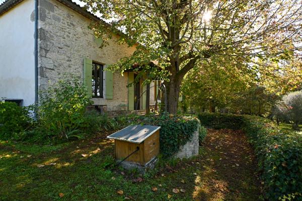 Le Temple-sur-Lot (47110) Maison en pierre rénovée avec piscine et dépendances