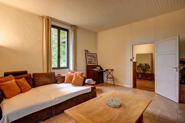 Le Temple-sur-Lot (47110) Maison en pierre rénovée avec piscine et dépendances