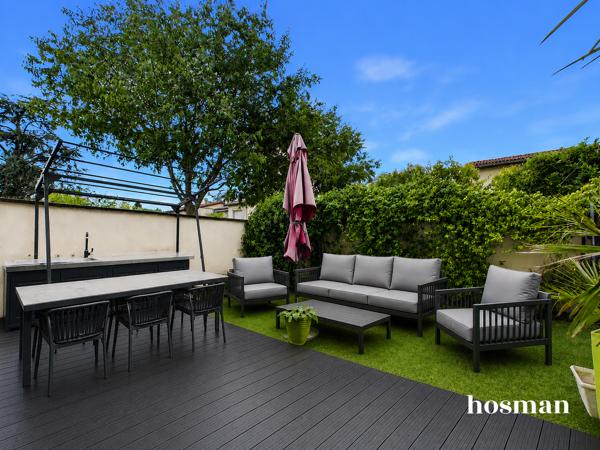 Maison mitoyenne 5 pièces de 101 m² avec jardin et terrasse, place de parking et garage à Bron centre