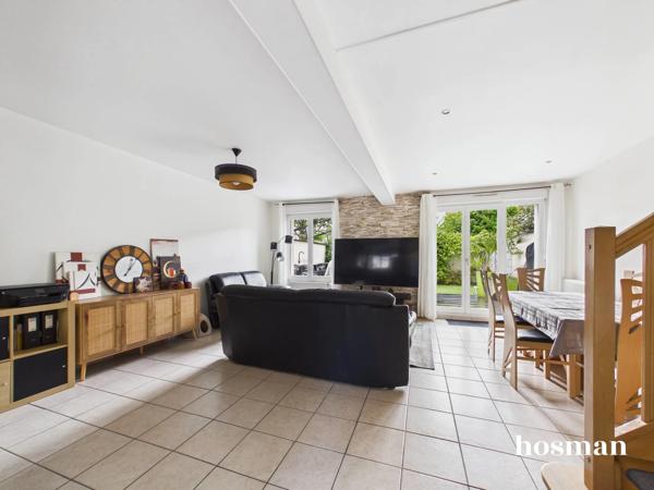 Maison mitoyenne 5 pièces de 101 m² avec jardin et terrasse, place de parking et garage à Bron centre