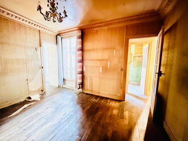 A RENOVER - 2 pièces de 33 m2