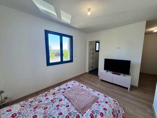 Maison  Neuve, 3 chambres à Cournon D Auvergne