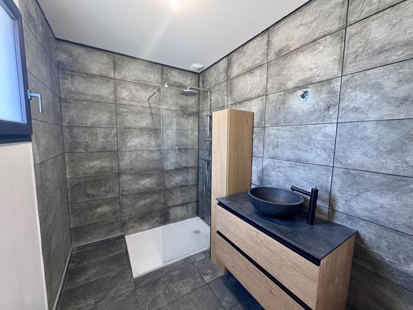 Maison  Neuve, 3 chambres à Cournon D Auvergne