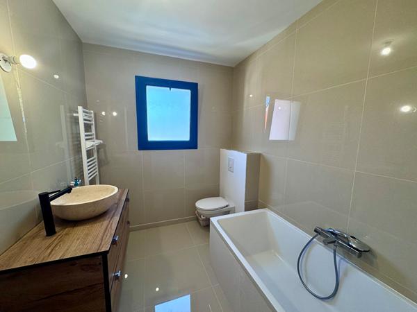 Maison  Neuve, 3 chambres à Cournon D Auvergne