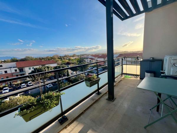 SAINT-ESTÈVE Appartement T3 avec terrasse, garage couvert privatif résidence sécurisée avec piscine