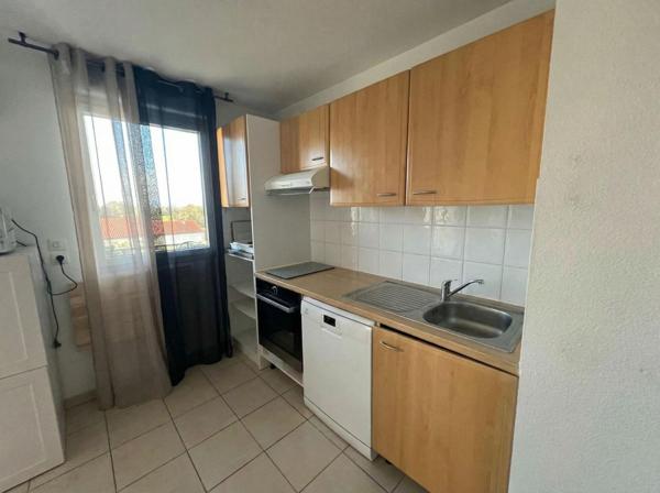 SAINT-ESTÈVE Appartement T3 avec terrasse, garage couvert privatif résidence sécurisée avec piscine