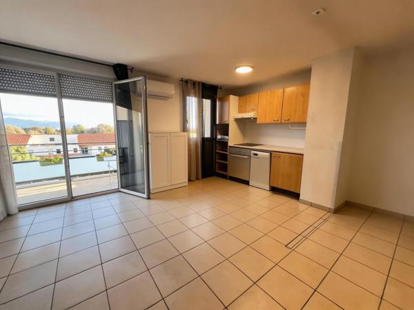 SAINT-ESTÈVE Appartement T3 avec terrasse, garage couvert privatif résidence sécurisée avec piscine