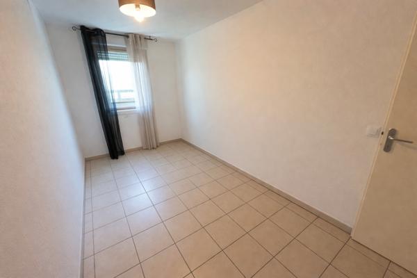 SAINT-ESTÈVE Appartement T3 avec terrasse, garage couvert privatif résidence sécurisée avec piscine