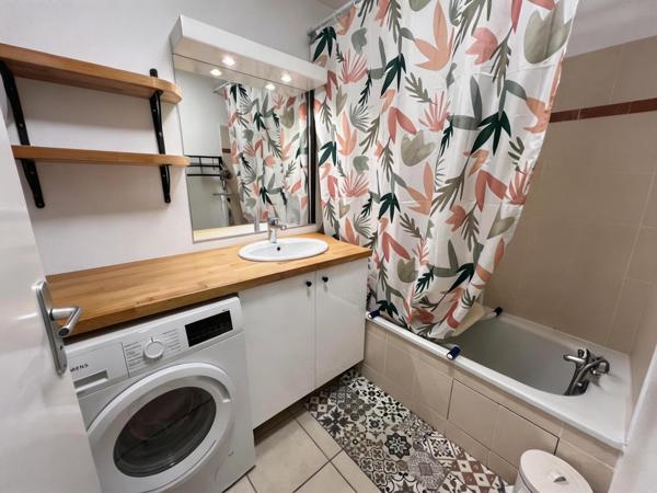 SAINT-ESTÈVE Appartement T3 avec terrasse, garage couvert privatif résidence sécurisée avec piscine