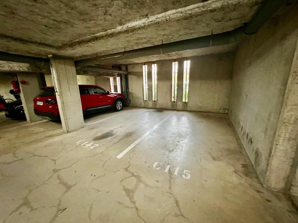 SAINT-ESTÈVE Appartement T3 avec terrasse, garage couvert privatif résidence sécurisée avec piscine