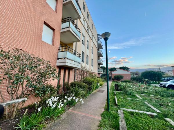 SAINT-ESTÈVE Appartement T3 avec terrasse, garage couvert privatif résidence sécurisée avec piscine