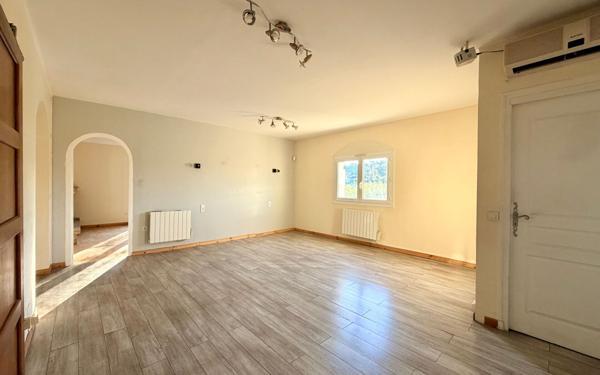 Appartement à vendre    6 pièces •  Marguerittes
