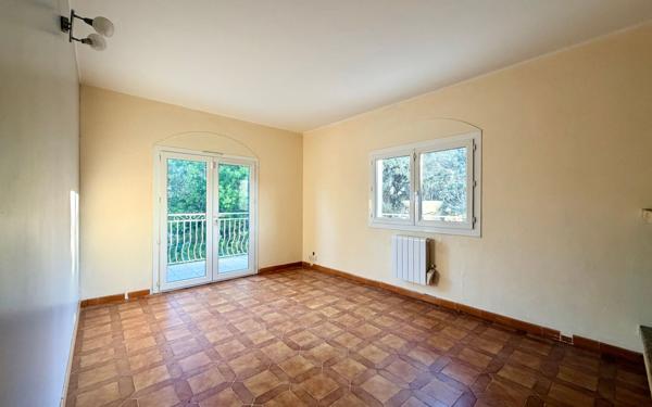 Appartement à vendre    6 pièces •  Marguerittes