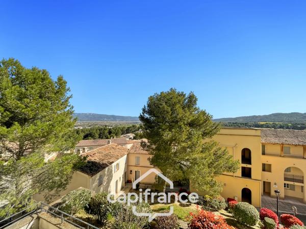 Domaine de Pont royal, BEL APPARTEMENT de 57 m2 1er étage avec ascenseur , terrasse vue dégagée, piscine en résidence.