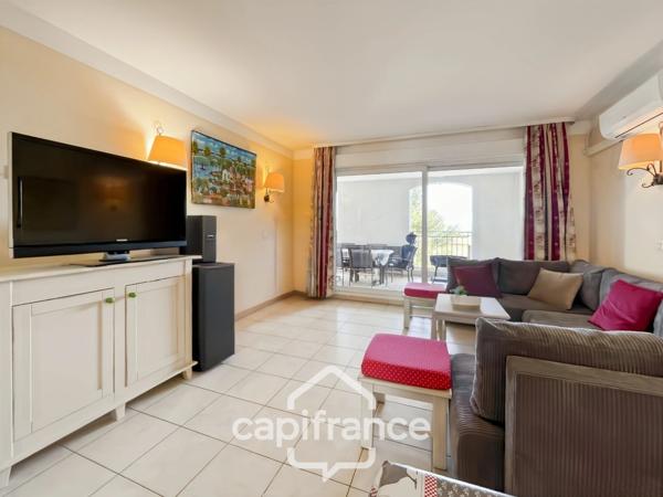 Domaine de Pont royal, BEL APPARTEMENT de 57 m2 1er étage avec ascenseur , terrasse vue dégagée, piscine en résidence.