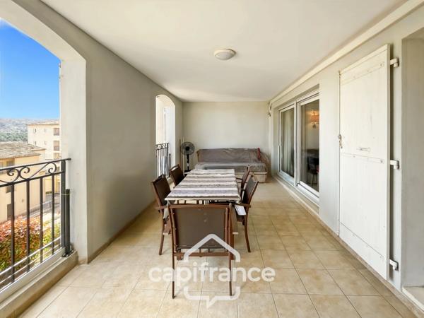 Domaine de Pont royal, BEL APPARTEMENT de 57 m2 1er étage avec ascenseur , terrasse vue dégagée, piscine en résidence.