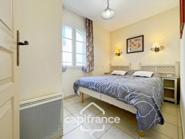 Domaine de Pont royal, BEL APPARTEMENT de 57 m2 1er étage avec ascenseur , terrasse vue dégagée, piscine en résidence.