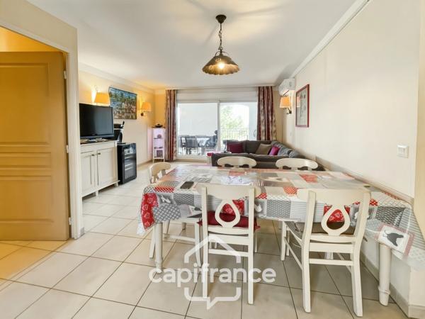 Domaine de Pont royal, BEL APPARTEMENT de 57 m2 1er étage avec ascenseur , terrasse vue dégagée, piscine en résidence.