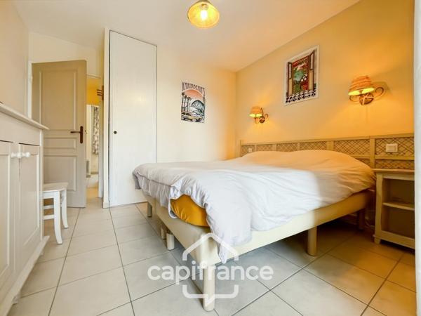 Domaine de Pont royal, BEL APPARTEMENT de 57 m2 1er étage avec ascenseur , terrasse vue dégagée, piscine en résidence.