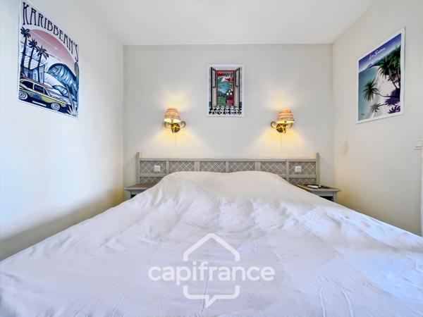 Domaine de Pont royal, BEL APPARTEMENT de 57 m2 1er étage avec ascenseur , terrasse vue dégagée, piscine en résidence.