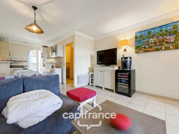 Domaine de Pont royal, BEL APPARTEMENT de 57 m2 1er étage avec ascenseur , terrasse vue dégagée, piscine en résidence.
