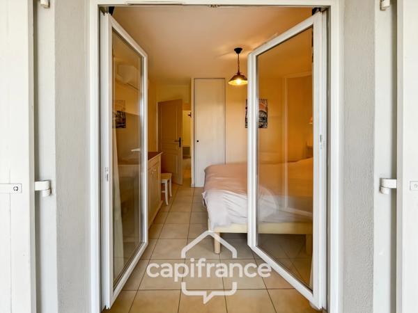 Domaine de Pont royal, BEL APPARTEMENT de 57 m2 1er étage avec ascenseur , terrasse vue dégagée, piscine en résidence.