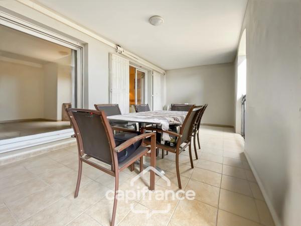 Domaine de Pont royal, BEL APPARTEMENT de 57 m2 1er étage avec ascenseur , terrasse vue dégagée, piscine en résidence.