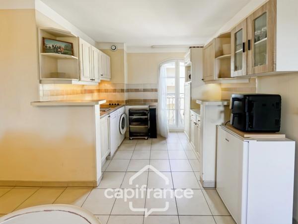 Domaine de Pont royal, BEL APPARTEMENT de 57 m2 1er étage avec ascenseur , terrasse vue dégagée, piscine en résidence.