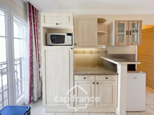 Domaine de Pont royal, BEL APPARTEMENT de 57 m2 1er étage avec ascenseur , terrasse vue dégagée, piscine en résidence.