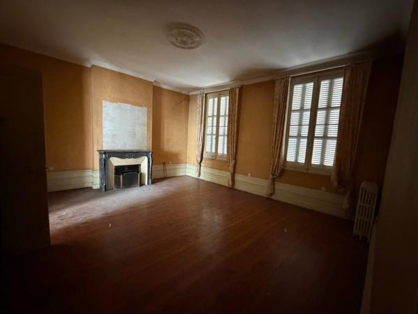 IMMEUBLE SUR 3 NIVEAUX + GRENIER
