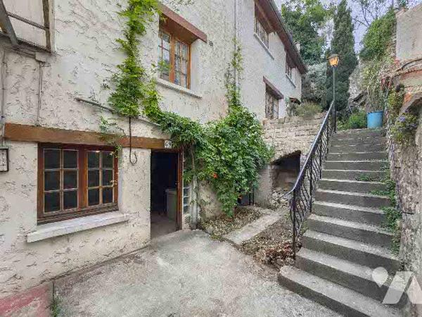 Maisons de 108m2 avec petit jardin, atelier et cave à rénover