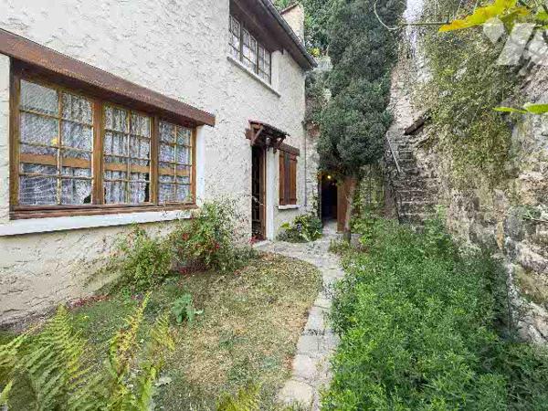 Maisons de 108m2 avec petit jardin, atelier et cave à rénover