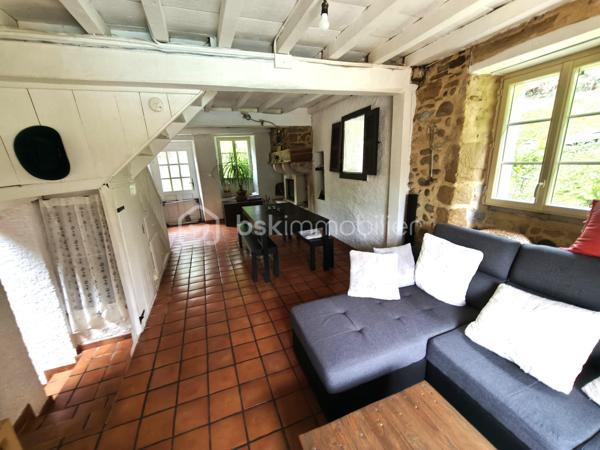 HAUT DE GAN ,  situé à 16 km de Pau et 5 du centre de Gan . Idéal pour des chambres d ' Hôtes . Environnement calme , vue très dégagée l ' hiver . Parcelle de 2500m2 . 

150 M² véranda comprise. 

La première maison est composée  d ' un salon avec insert bois donnant sur une belle piscine chauffée , d une grande chambre à l ' étage mansardée puis en descendant 4 marches une grande cuisine et salle de bain .

La deuxième : au RDC , une entrée , une chambre donnant accès sur la véranda , une SDB avec douche et baignoire , un WC indépendant  . A l ' étage : 2 grandes chambres lumineuses .

Vidéos sur demande.

Disponible 7 jours sur 7 pour tout renseignement.