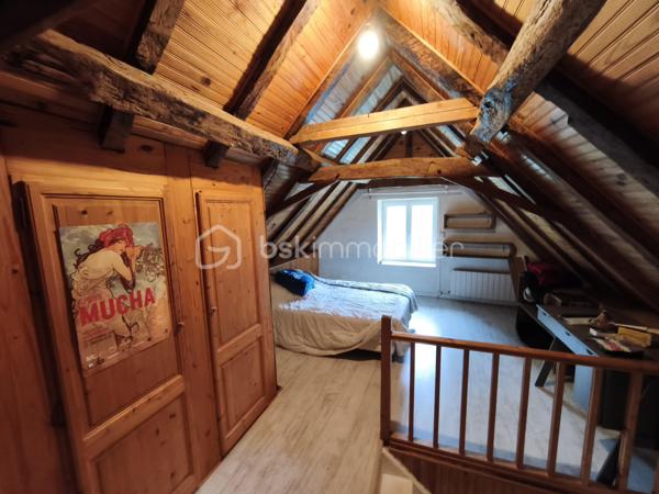 HAUT DE GAN ,  situé à 16 km de Pau et 5 du centre de Gan . Idéal pour des chambres d ' Hôtes . Environnement calme , vue très dégagée l ' hiver . Parcelle de 2500m2 . 

150 M² véranda comprise. 

La première maison est composée  d ' un salon avec insert bois donnant sur une belle piscine chauffée , d une grande chambre à l ' étage mansardée puis en descendant 4 marches une grande cuisine et salle de bain .

La deuxième : au RDC , une entrée , une chambre donnant accès sur la véranda , une SDB avec douche et baignoire , un WC indépendant  . A l ' étage : 2 grandes chambres lumineuses .

Vidéos sur demande.

Disponible 7 jours sur 7 pour tout renseignement.
