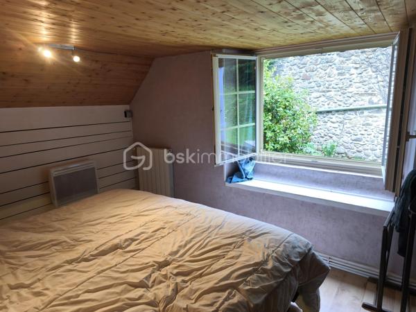 HAUT DE GAN ,  situé à 16 km de Pau et 5 du centre de Gan . Idéal pour des chambres d ' Hôtes . Environnement calme , vue très dégagée l ' hiver . Parcelle de 2500m2 . 

150 M² véranda comprise. 

La première maison est composée  d ' un salon avec insert bois donnant sur une belle piscine chauffée , d une grande chambre à l ' étage mansardée puis en descendant 4 marches une grande cuisine et salle de bain .

La deuxième : au RDC , une entrée , une chambre donnant accès sur la véranda , une SDB avec douche et baignoire , un WC indépendant  . A l ' étage : 2 grandes chambres lumineuses .

Vidéos sur demande.

Disponible 7 jours sur 7 pour tout renseignement.