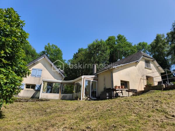 HAUT DE GAN ,  situé à 16 km de Pau et 5 du centre de Gan . Idéal pour des chambres d ' Hôtes . Environnement calme , vue très dégagée l ' hiver . Parcelle de 2500m2 . 

150 M² véranda comprise. 

La première maison est composée  d ' un salon avec insert bois donnant sur une belle piscine chauffée , d une grande chambre à l ' étage mansardée puis en descendant 4 marches une grande cuisine et salle de bain .

La deuxième : au RDC , une entrée , une chambre donnant accès sur la véranda , une SDB avec douche et baignoire , un WC indépendant  . A l ' étage : 2 grandes chambres lumineuses .

Vidéos sur demande.

Disponible 7 jours sur 7 pour tout renseignement.