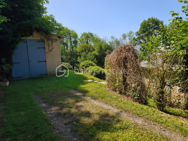 HAUT DE GAN ,  situé à 16 km de Pau et 5 du centre de Gan . Idéal pour des chambres d ' Hôtes . Environnement calme , vue très dégagée l ' hiver . Parcelle de 2500m2 . 

150 M² véranda comprise. 

La première maison est composée  d ' un salon avec insert bois donnant sur une belle piscine chauffée , d une grande chambre à l ' étage mansardée puis en descendant 4 marches une grande cuisine et salle de bain .

La deuxième : au RDC , une entrée , une chambre donnant accès sur la véranda , une SDB avec douche et baignoire , un WC indépendant  . A l ' étage : 2 grandes chambres lumineuses .

Vidéos sur demande.

Disponible 7 jours sur 7 pour tout renseignement.