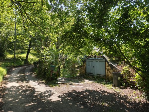 HAUT DE GAN ,  situé à 16 km de Pau et 5 du centre de Gan . Idéal pour des chambres d ' Hôtes . Environnement calme , vue très dégagée l ' hiver . Parcelle de 2500m2 . 

150 M² véranda comprise. 

La première maison est composée  d ' un salon avec insert bois donnant sur une belle piscine chauffée , d une grande chambre à l ' étage mansardée puis en descendant 4 marches une grande cuisine et salle de bain .

La deuxième : au RDC , une entrée , une chambre donnant accès sur la véranda , une SDB avec douche et baignoire , un WC indépendant  . A l ' étage : 2 grandes chambres lumineuses .

Vidéos sur demande.

Disponible 7 jours sur 7 pour tout renseignement.