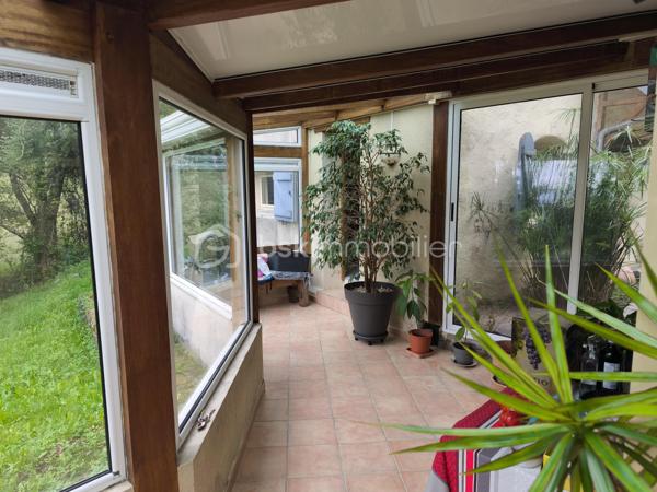 HAUT DE GAN ,  situé à 16 km de Pau et 5 du centre de Gan . Idéal pour des chambres d ' Hôtes . Environnement calme , vue très dégagée l ' hiver . Parcelle de 2500m2 . 

150 M² véranda comprise. 

La première maison est composée  d ' un salon avec insert bois donnant sur une belle piscine chauffée , d une grande chambre à l ' étage mansardée puis en descendant 4 marches une grande cuisine et salle de bain .

La deuxième : au RDC , une entrée , une chambre donnant accès sur la véranda , une SDB avec douche et baignoire , un WC indépendant  . A l ' étage : 2 grandes chambres lumineuses .

Vidéos sur demande.

Disponible 7 jours sur 7 pour tout renseignement.