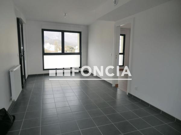 Location Appartement 4 pièces 76.31 m² - 77 COURS DE LA LIBERATION Grenoble 38000