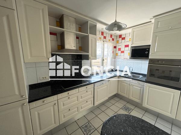 Location Appartement 3 pièces 87.1 m² - 107 AVENUE CHARLES DE GAULLE Charleville-mezieres 08000
