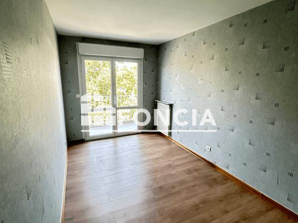 Location Appartement 3 pièces 87.1 m² - 107 AVENUE CHARLES DE GAULLE Charleville-mezieres 08000