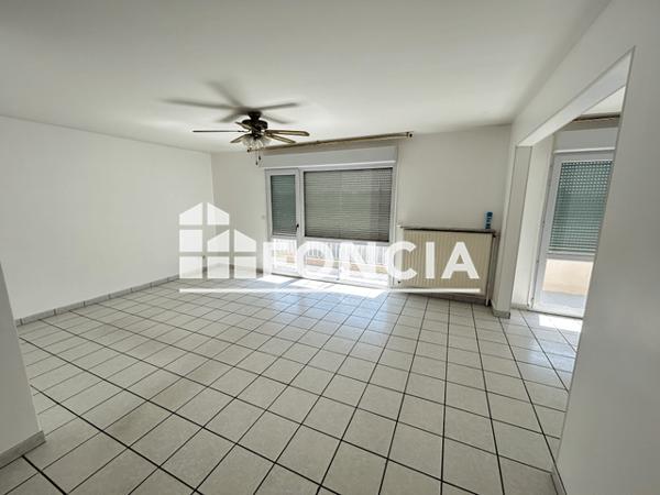 Location Appartement 3 pièces 87.1 m² - 107 AVENUE CHARLES DE GAULLE Charleville-mezieres 08000